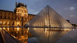 اعتقال ثمانية مشتبهين يكشف تقدم التحقيق في سرقة التاج من متحف اللوفر